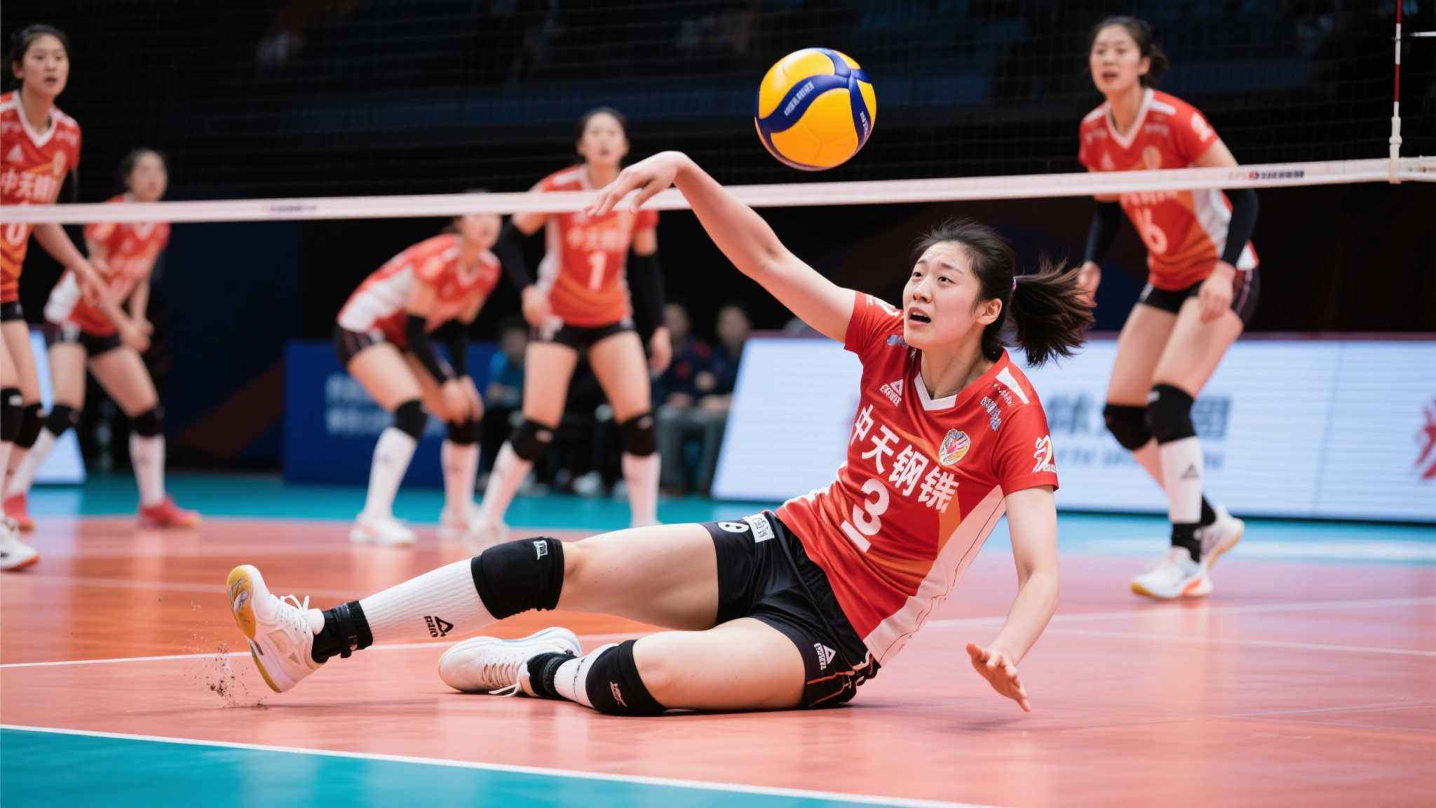 吴梦洁崴脚摔倒,赵指导神情从乐观转为困惑 吴梦洁崴脚摔倒,赵指导神情从乐观转为困惑